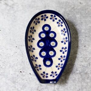 Polish Pottery Spoon Rest Flowering Peacock Pattern from Zaklady Boleslawiec 5"